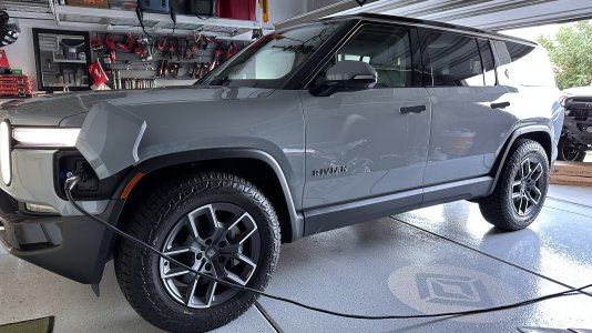 Rivian_R1S_001.jpg