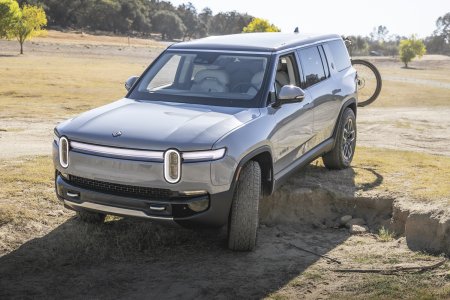 Rivian_R1s_MTB_Off_Road_13.jpg