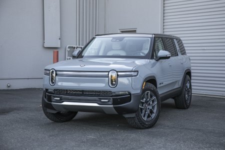 Rivian_R1s_Office_15.jpg