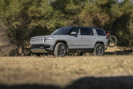 Rivian_R1s_MTB_Off_Road_03.jpg