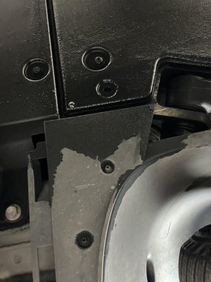 leaking-rear-drive-unit-2022-r1t-le-v0-ayp7xhiicoyd1.jpg